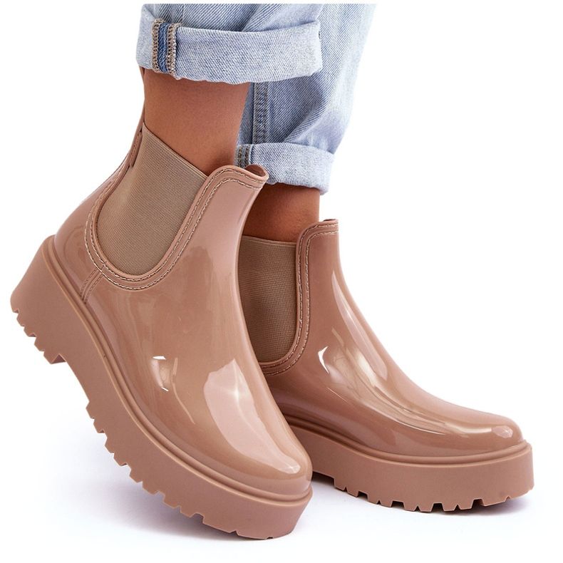 Női lakkozott kút a Big Star MM274396 bézs platformon