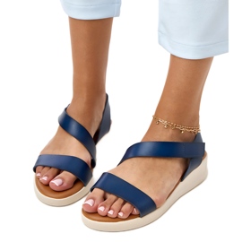 Haditengerészet szandál egy alacsony ék -verkado -on