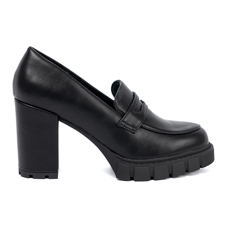 Shelvt Fekete Loays egy csapda talppal rendelkező bejegyzésen