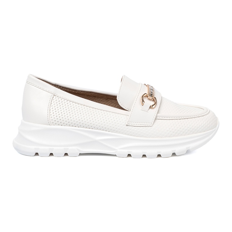 Shelvt Fehér saláta dekoratív arany elemmel.