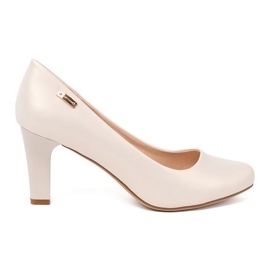 Bézs szivattyúk a Sergio Leone Poston