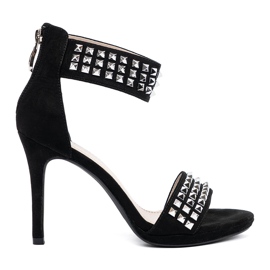 Shelvt Szandál egy fekete tűvel, cirkonokkal