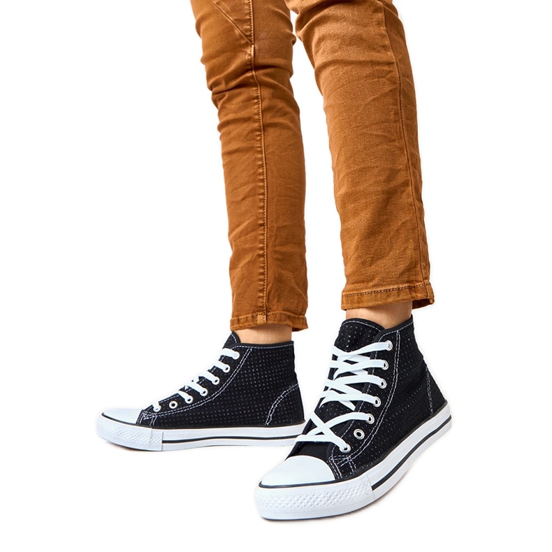 Fekete nyitott cipők magas Taris cipők