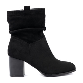 Shelvt Fekete velúr csizma az oszlopon, ráncos felsővel Shelvt Fekete velúr csizma az oszlopon, ráncos felsővel