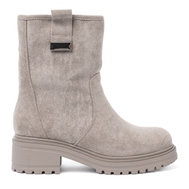 Shelvt Kényelmes szürke csizma egy hatalmas talpon