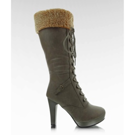 Csizma a G12400 khaki oszlopon barna sokszínű