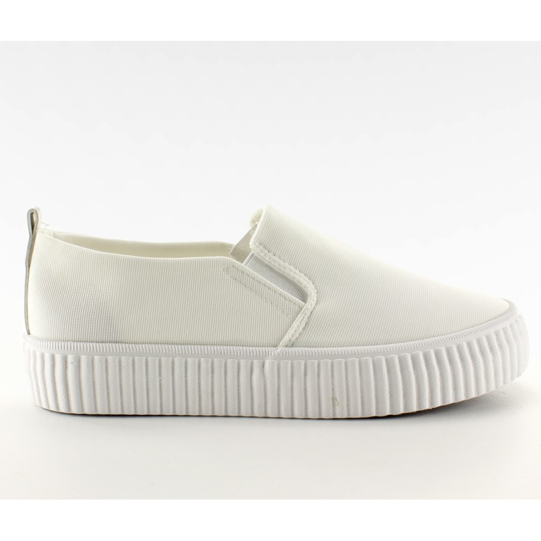 Csúszás a magas bordázott talpon fehér