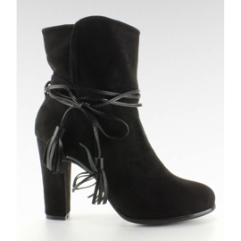 Csizma nyitott felsőrésszel M243 fekete