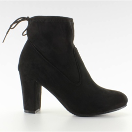 Fekete bokacsizma húzózsinórral