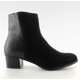 Karcsú csizma, széles sarkú, fekete