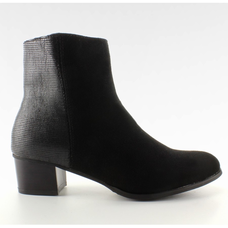 Karcsú csizma, széles sarkú, fekete