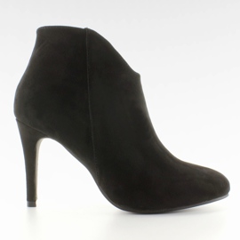 Csizma kivágott AT-0592-L fekete