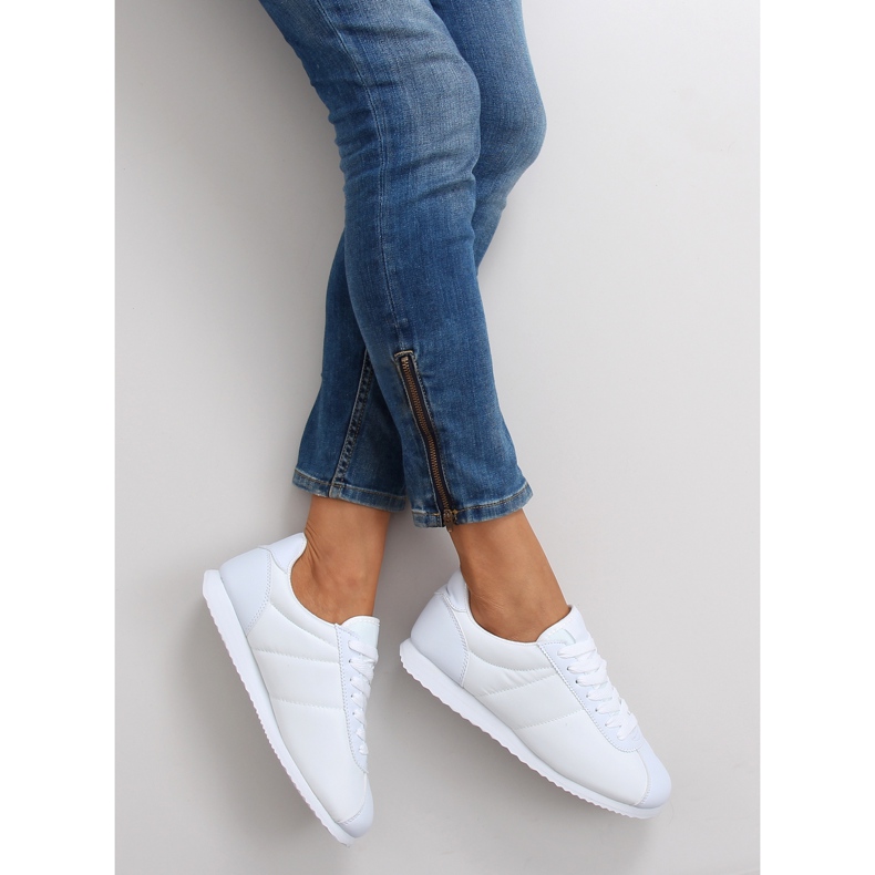 Világos 8847 fehér sportcipő