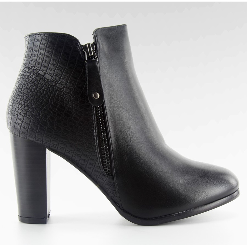 F815 fekete magas sarkú csizma