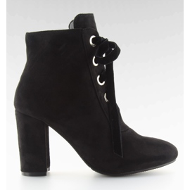 Fekete fekete, széles sarkú csizma