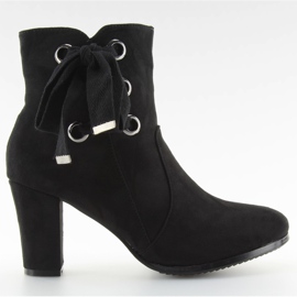 Fekete magas sarkú csizma C100 fekete