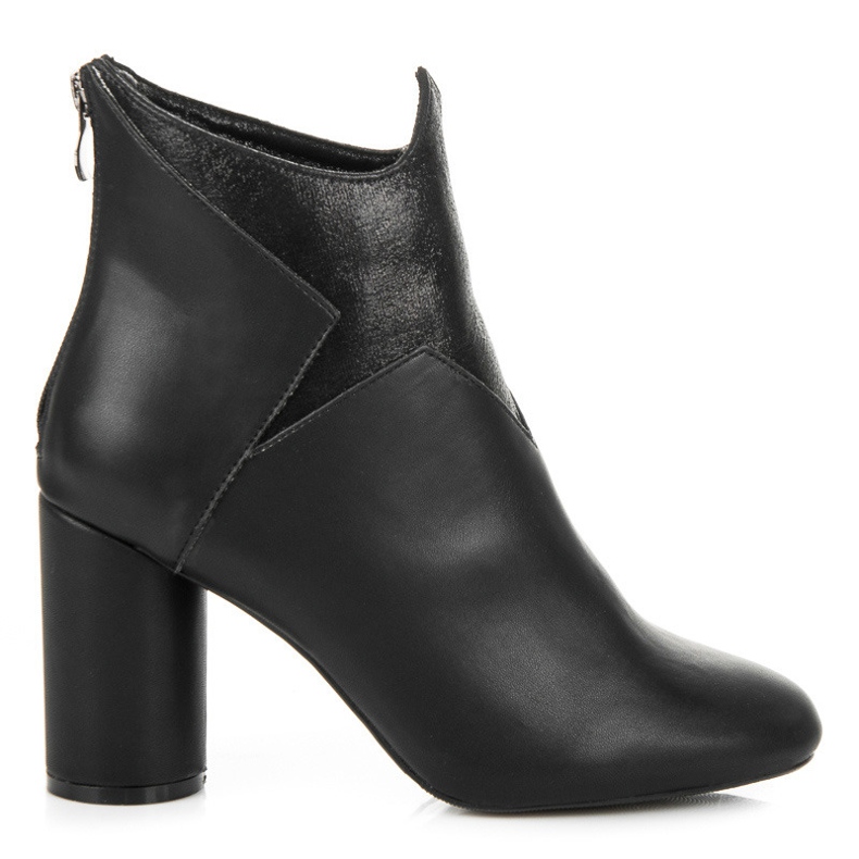 Vices Csizma egy poszton fekete