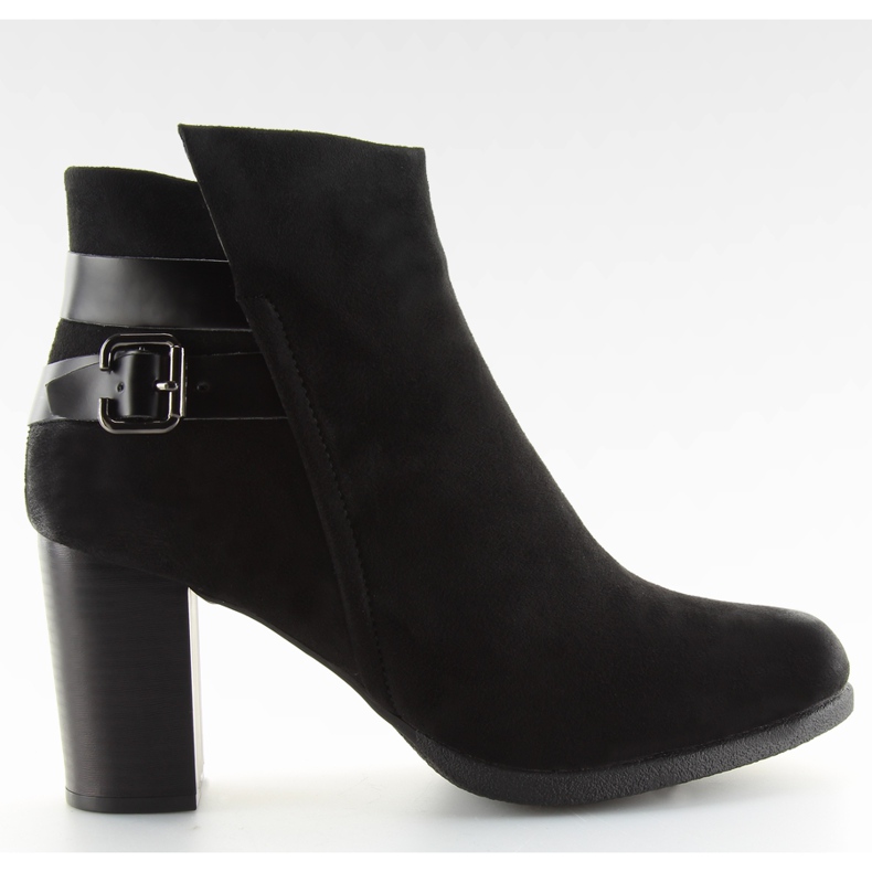 Fekete csizma stabil sarkon