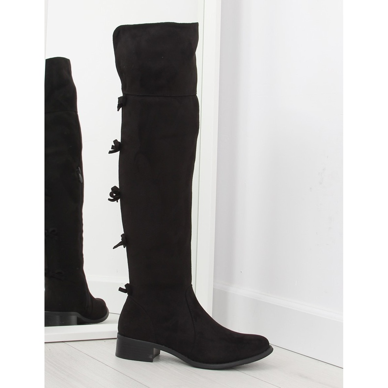 Fekete comb csizma íjakkal Fekete comb csizma íjakkal