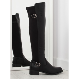 Fekete csizma rugalmas felsőrésszel