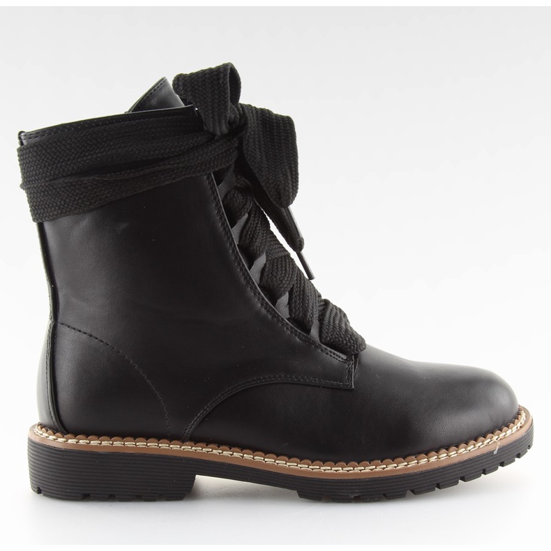 Fekete fűzős csizma 8308 fekete