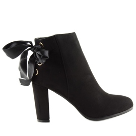 Csizma az oszlopon fekete A852 fekete