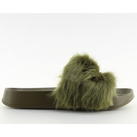 Zöld S37 zöld papucs bundával