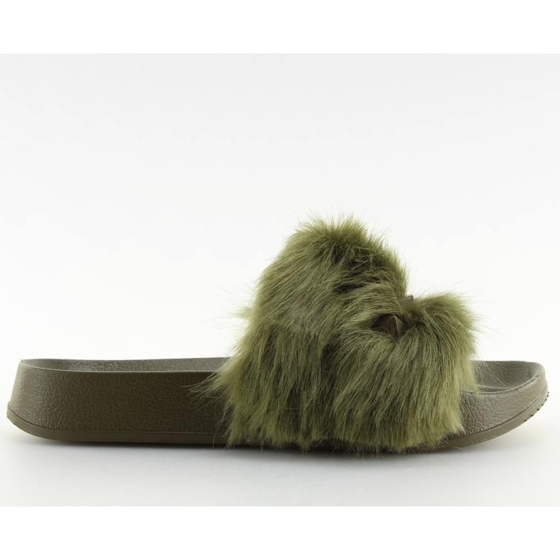 Zöld S37 zöld papucs bundával