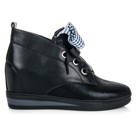 Vinceza Fekete tornacipő szalaggal