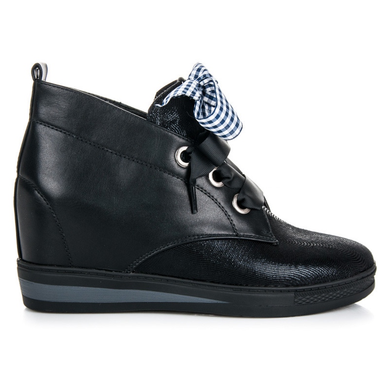 Vinceza Fekete tornacipő szalaggal