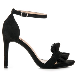 Kylie Szandál Egy Magas sarkú Fodorral fekete