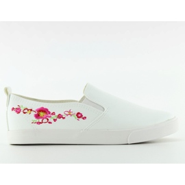 Sliponok finom fehér hímzéssel g1204a White