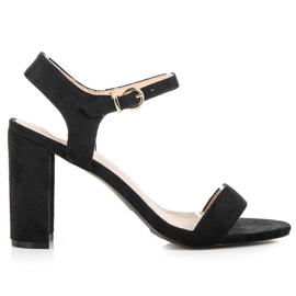 Vinceza Fekete szandál a poszton