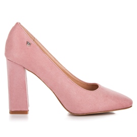 Vices Rózsaszín szivattyúk az oszlopon