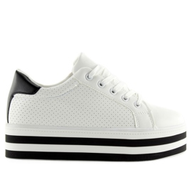 Fehér tornacipő magas talpon