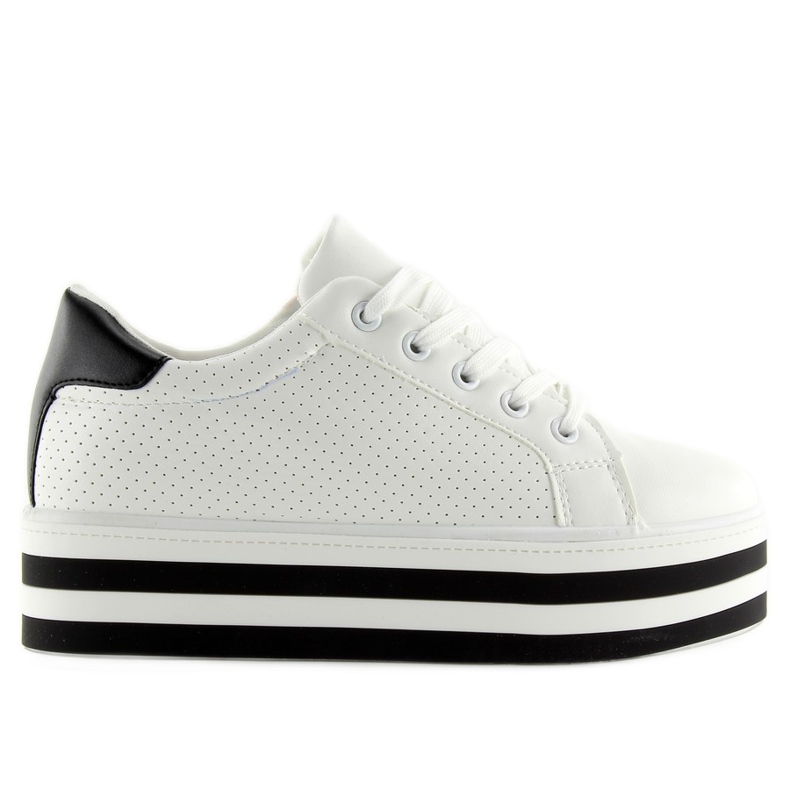 Fehér tornacipő magas talpon