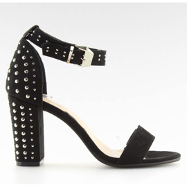 Fekete fekete szandál magassarkúval