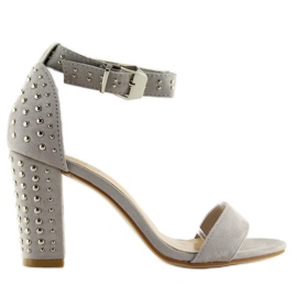 Szürke és szürke széles sarkú szandál