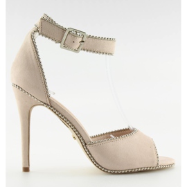 Elegáns szandál egy bézs stiletto bézs színben Elegáns szandál egy bézs stiletto bézs színben