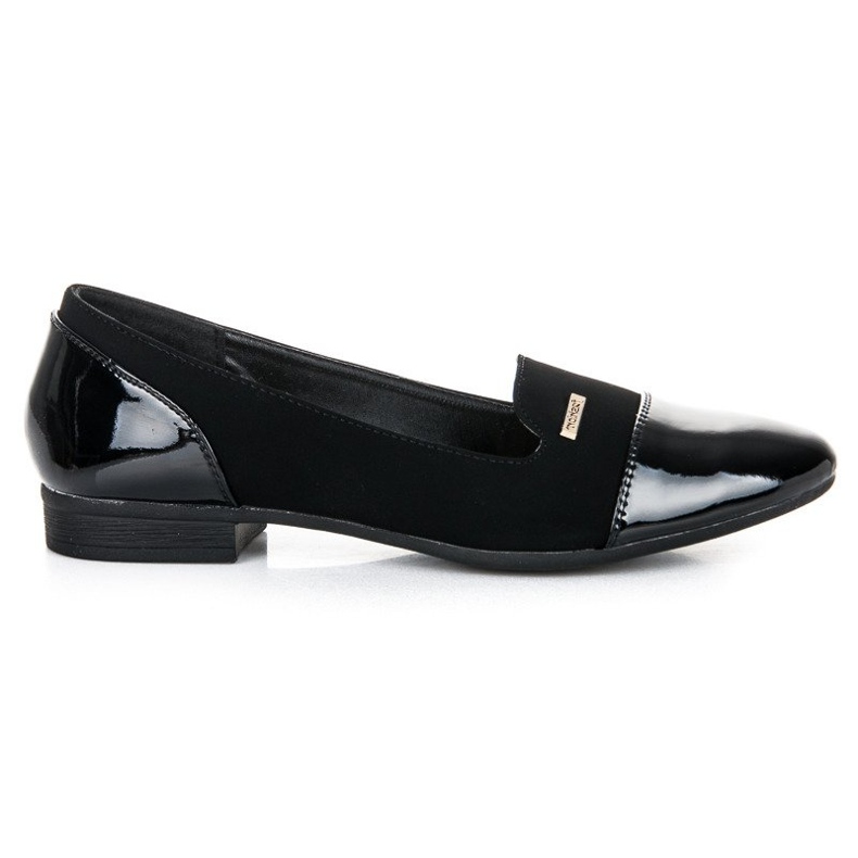 Fekete magassarkú lordok