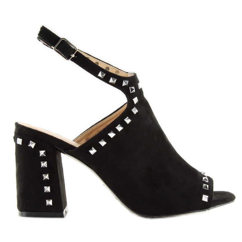 Fekete szandál L1139 fekete szegecsekkel