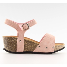 Rózsaszín szandál a parafa talpon Rózsaszín szandál a parafa talpon