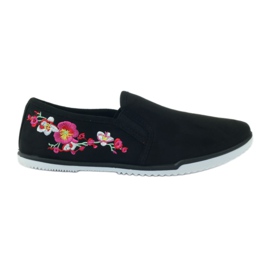 Mckey 180 virágos velúr tornacipő fekete Mckey 180 virágos velúr tornacipő fekete