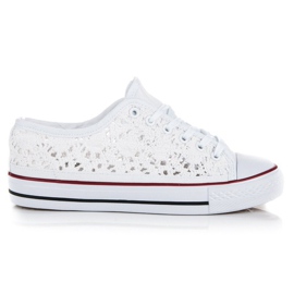 Fehér csipke tornacipő