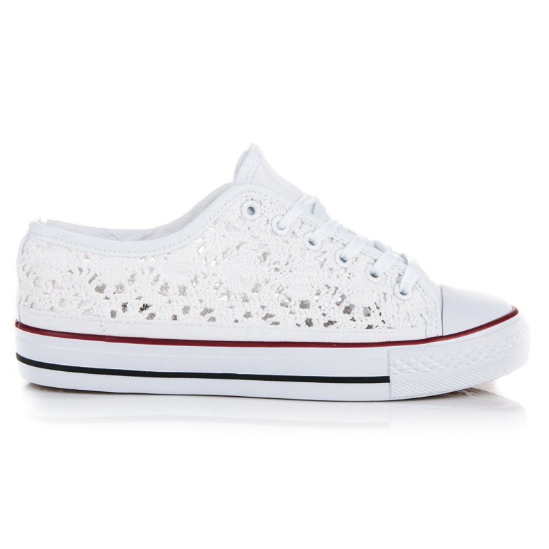 Fehér csipke tornacipő