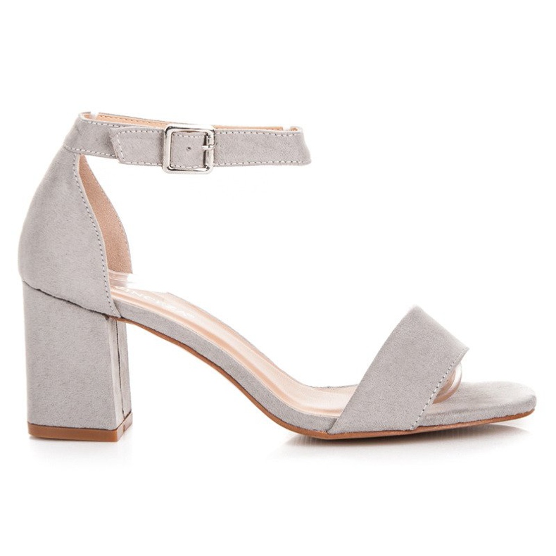 Szürke szandál a VINCEZA bárban