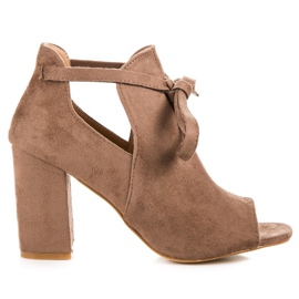 Fűzős velúr vinceza szandál barna