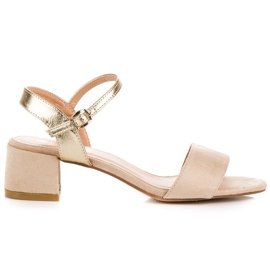 Bézs színű magas sarkú szandál a VINCEZA márkától
