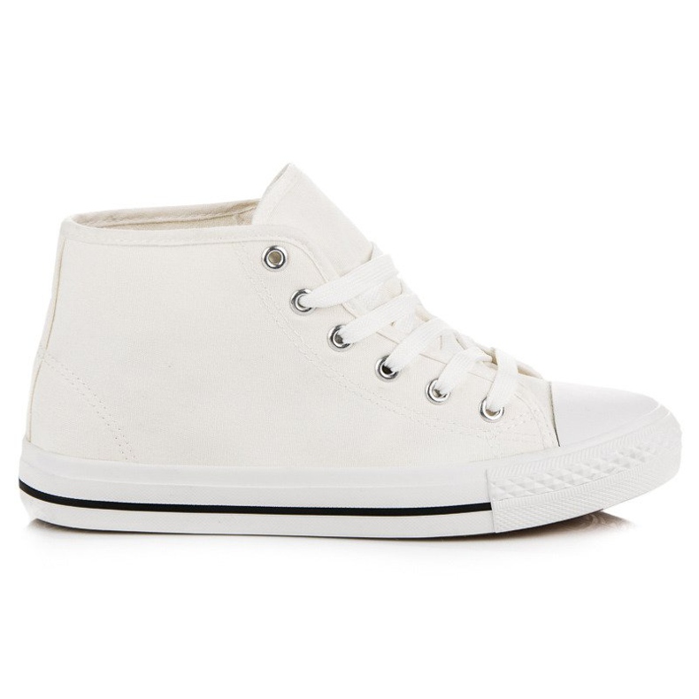 Fehér tornacipő a boka fölött