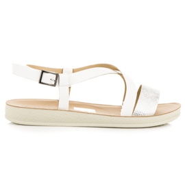 Lapos szandál vinceza csattal fehér Lapos szandál vinceza csattal fehér